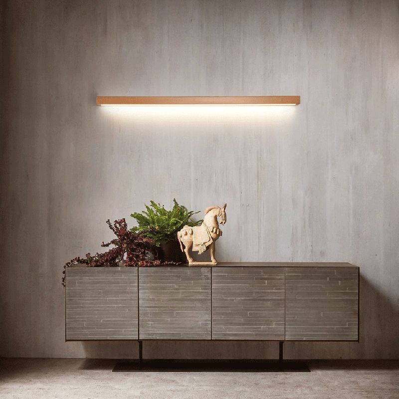 Lineare Wandleuchte mit Spiegelfront 