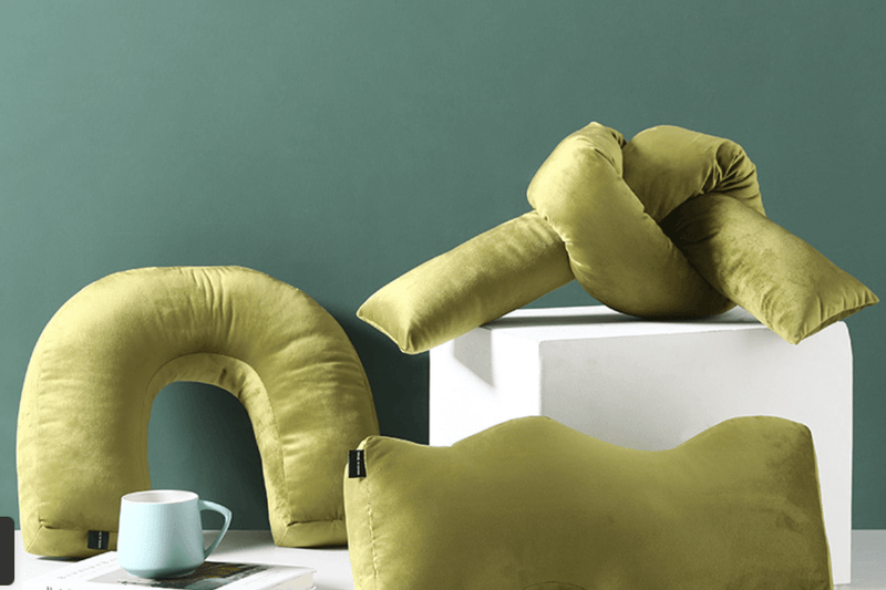 Weiches Kissen mit Retro-Formen